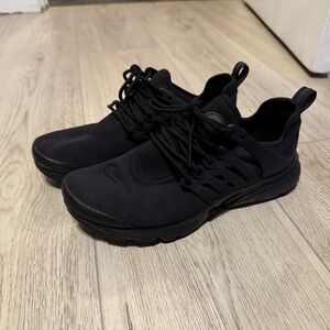 Nike Woman’s Black Athletic Shoes